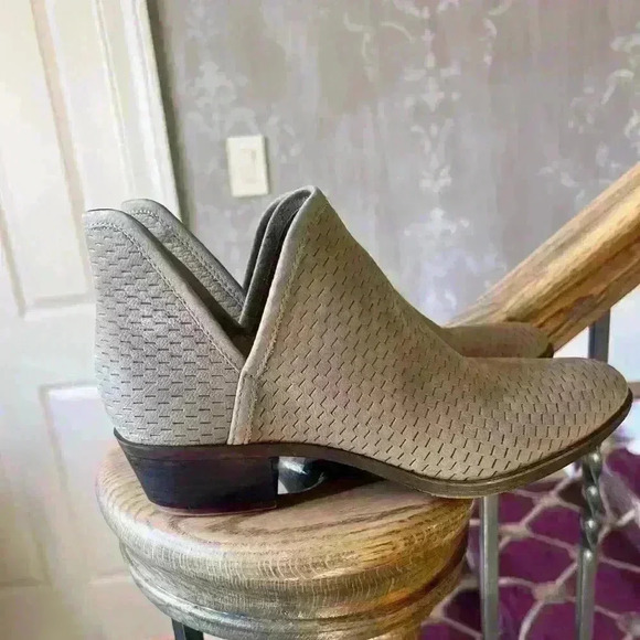 Lucky Brand Cutout Bootie slip on style 8.5. Excellent condition. Tan. - Picture 2 of 11